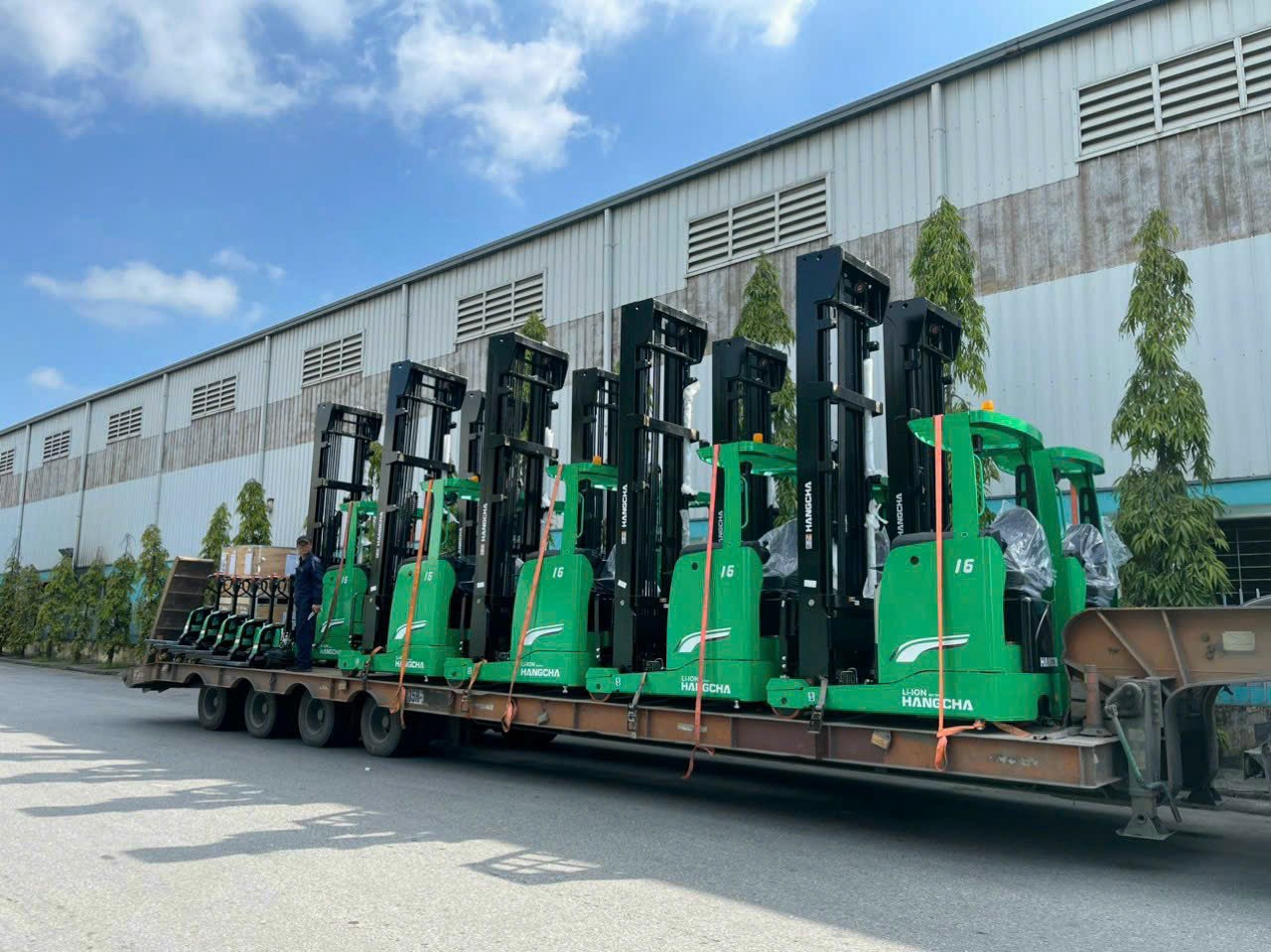 Tổng quan về xe nâng Reach Truck