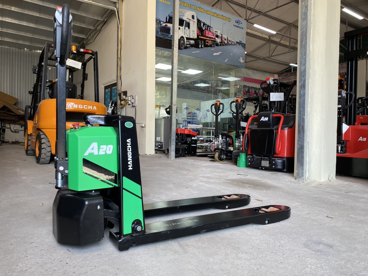 Tổng Quan Xe Nâng Tay Điện Thấp 2 Tấn Lithium Hangcha