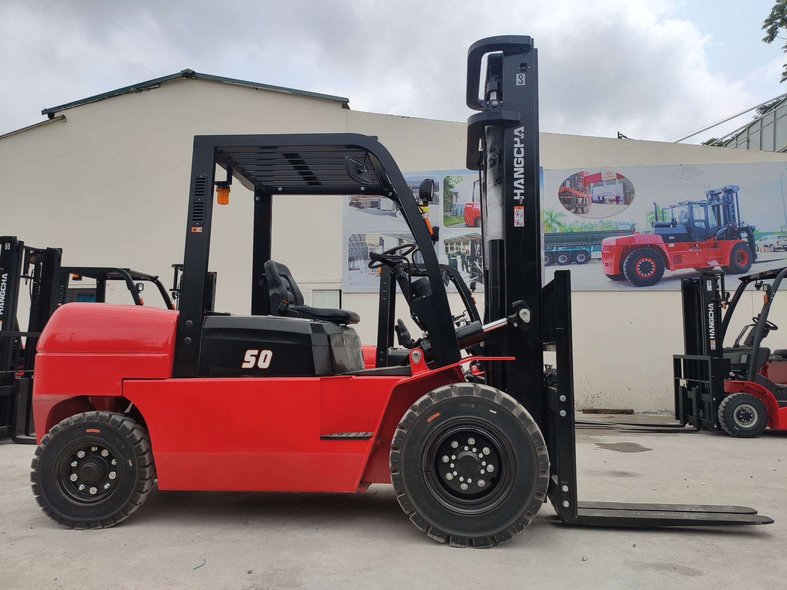 Mua xe nâng dầu 5 tấn mini