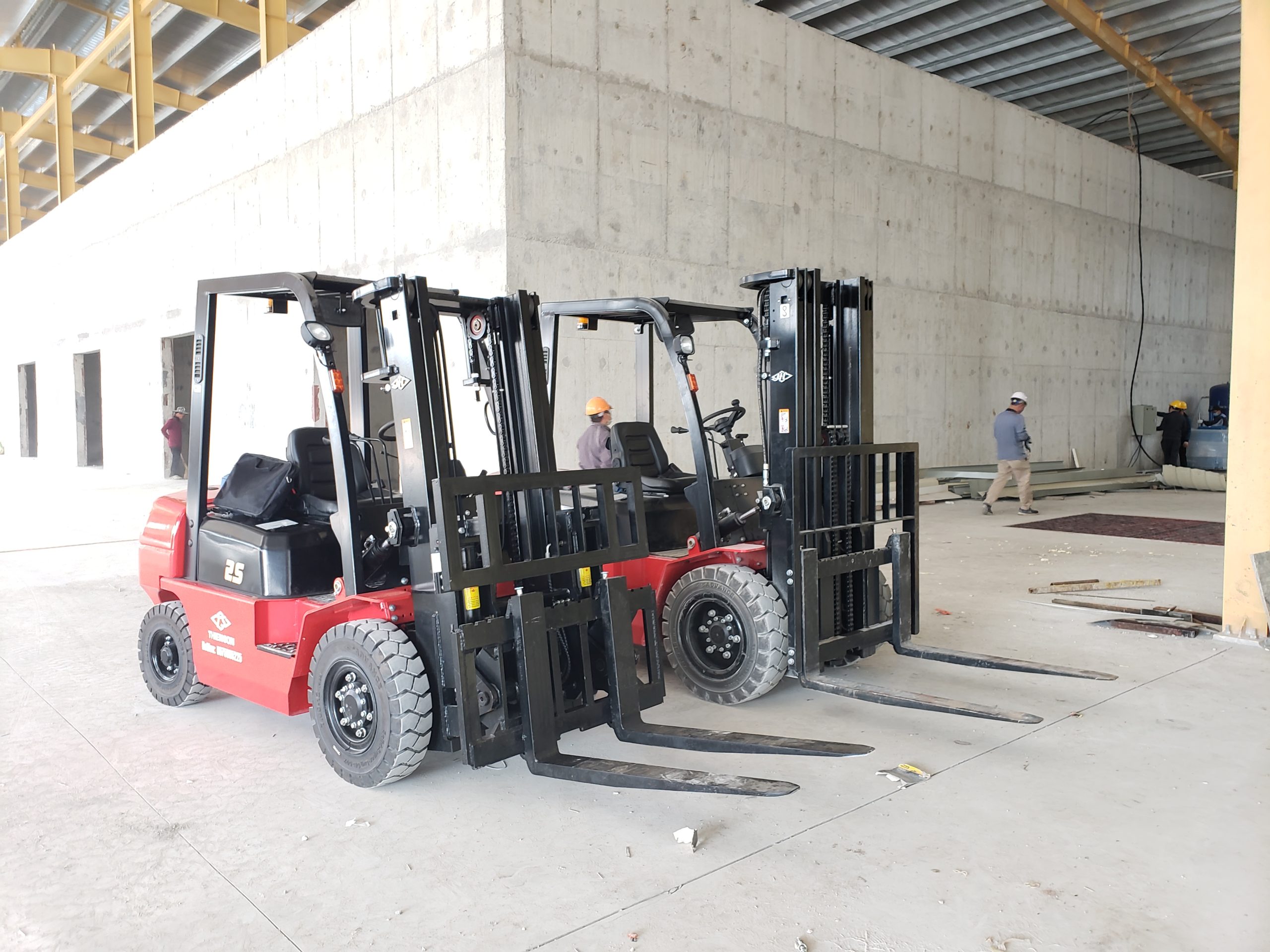 Giá xe nâng dầu 2.5 tấn dòng A