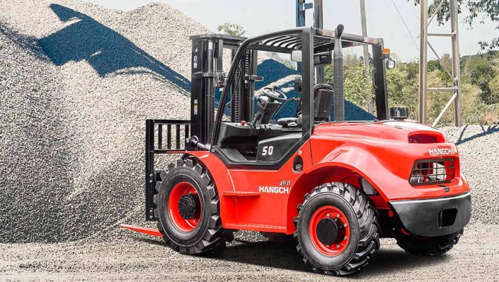 Xe nâng địa hình máy dầu