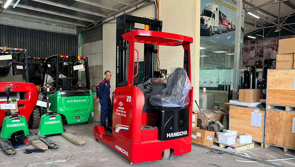 Xe nâng reach truck ngồi lái Axit chì