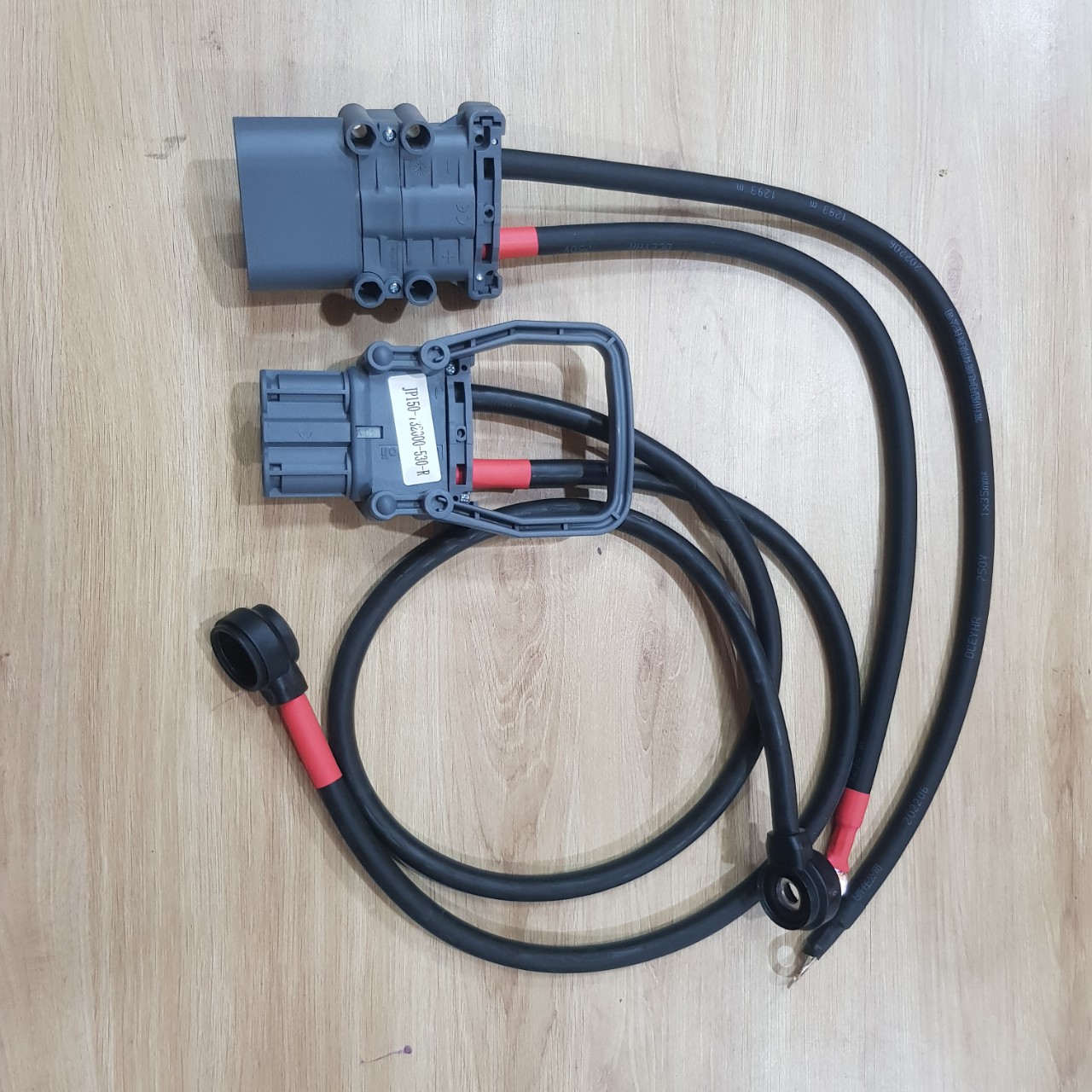 Giắc cắm sạc xe nâng