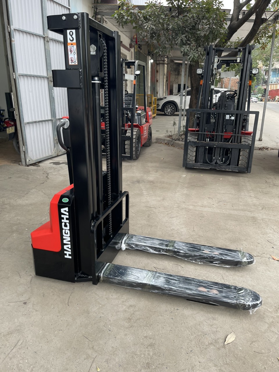 xe-nang-dien-cao-mini Xe nâng điện cao mini