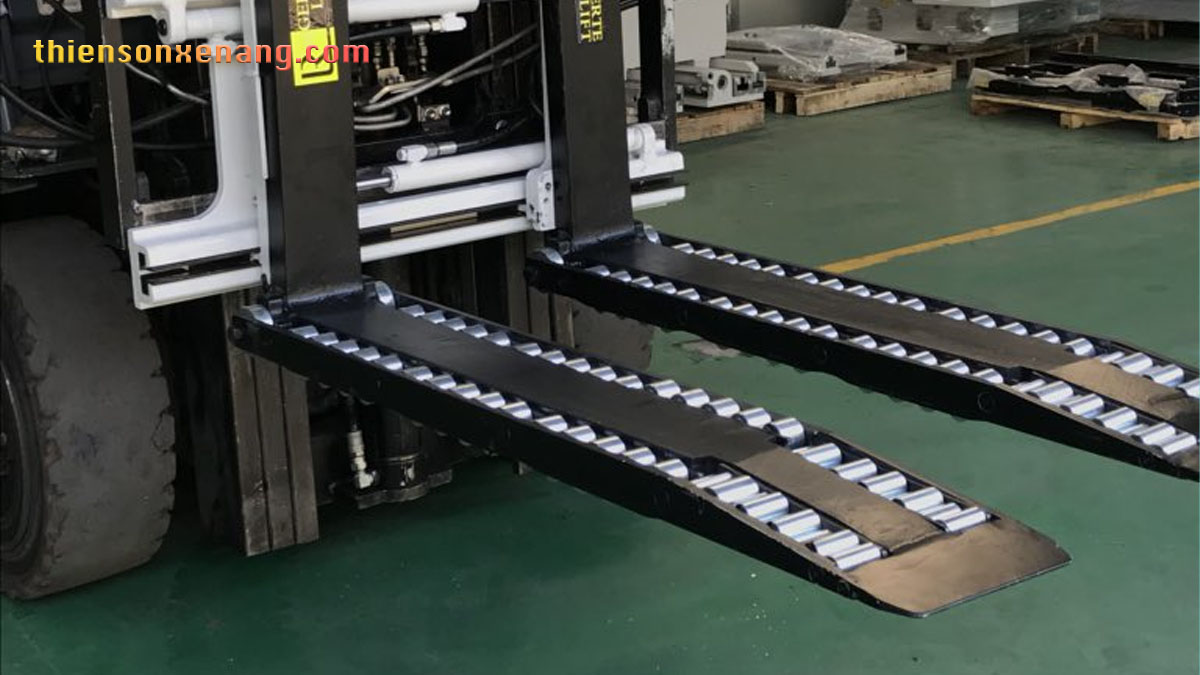 Áo càng đặc biệt có con chạy