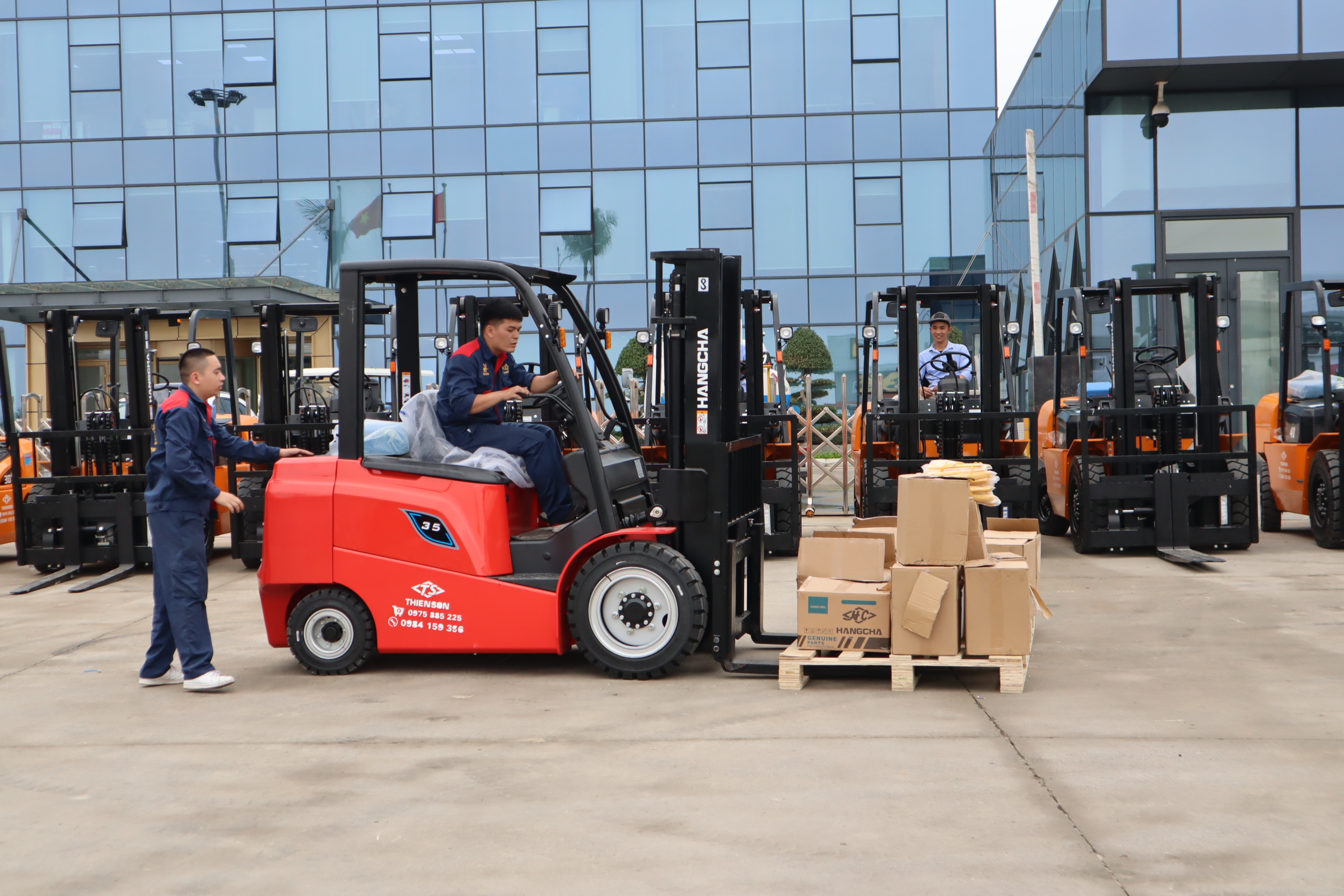Nước châm ắc quy xe nâng điện
