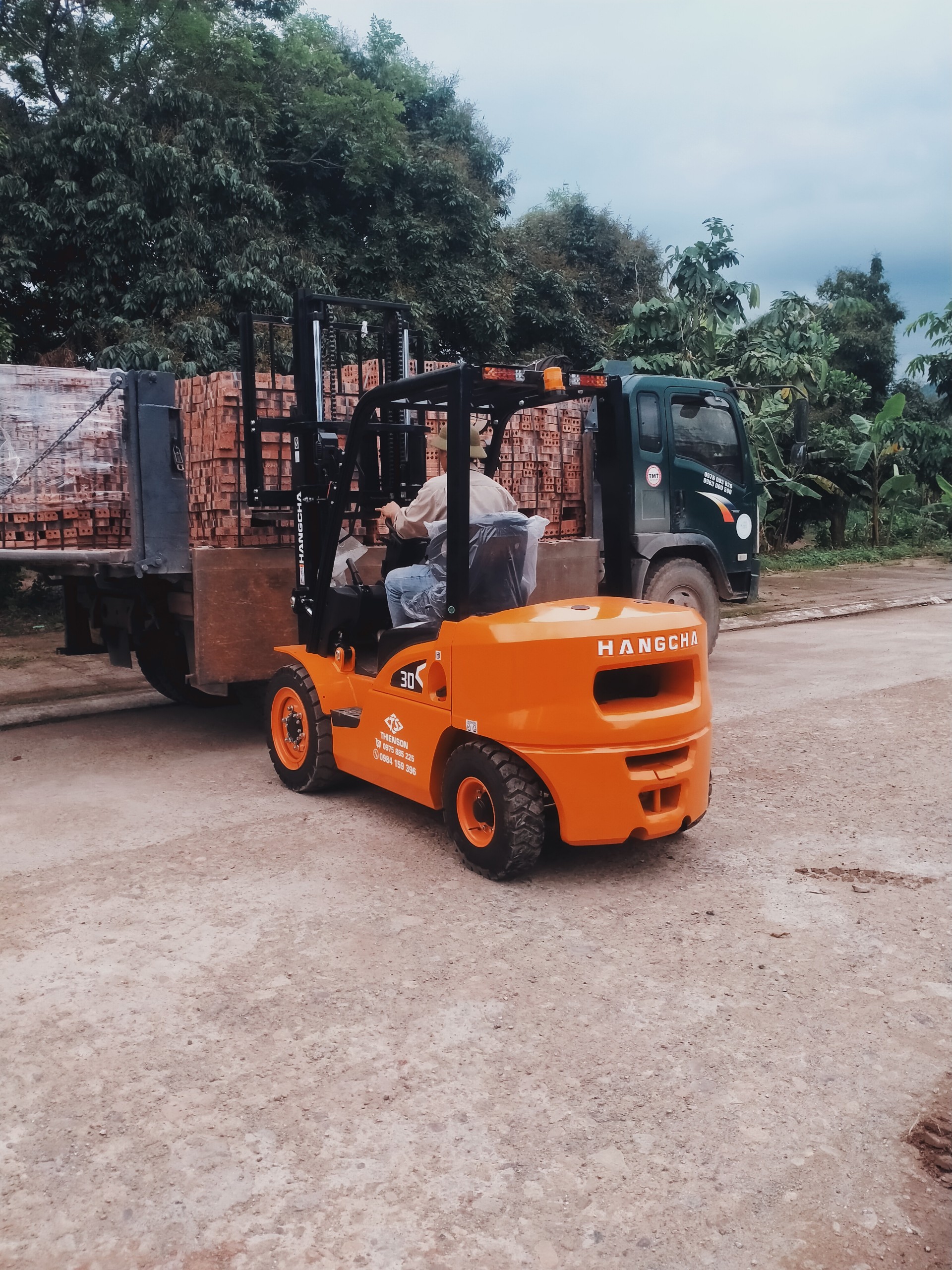 Xe nâng dầu 3 tấn