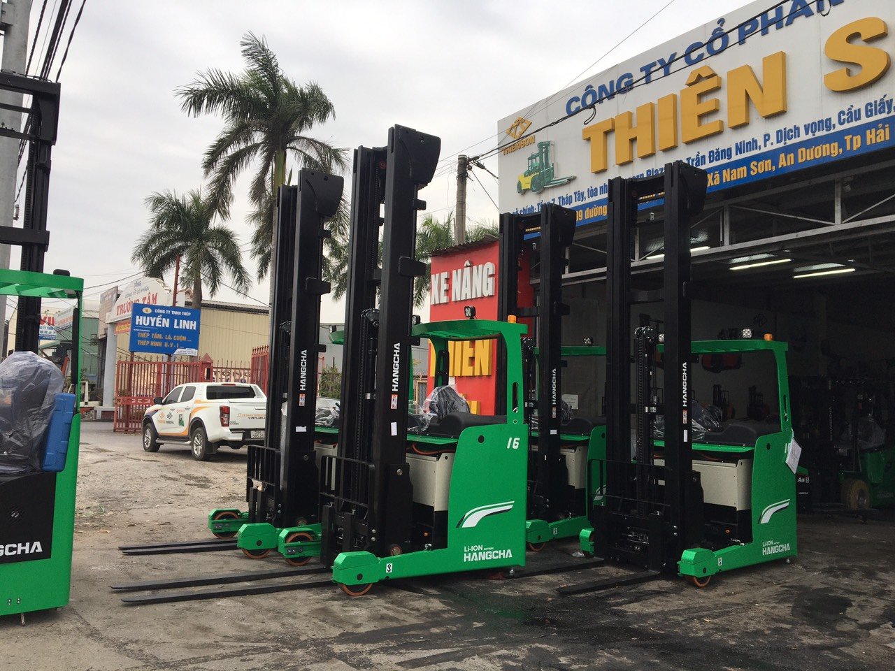 Giá xe nâng reach truck 2 tấn lithium Hangcha