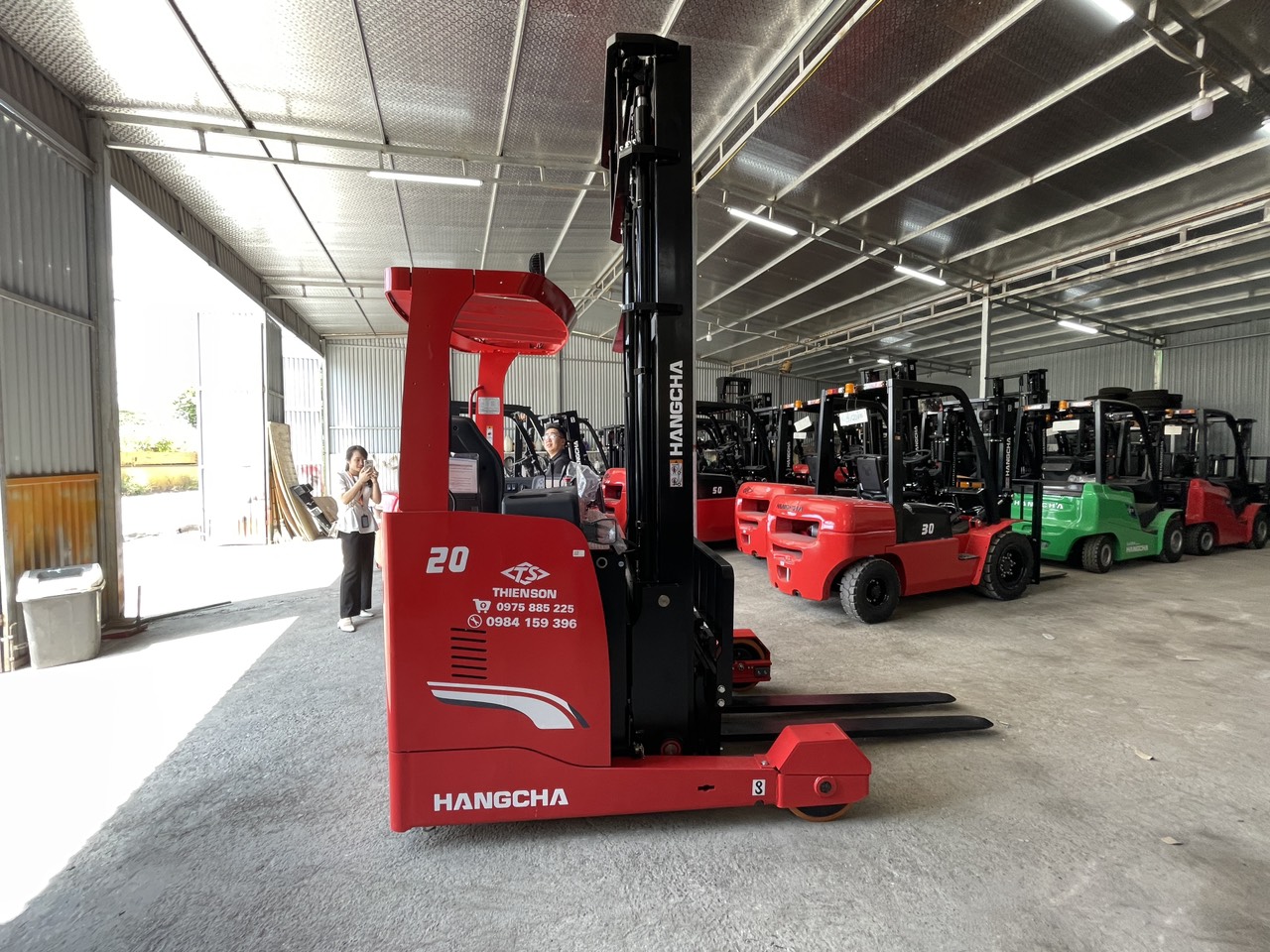 Mua xe nâng reach truck 2 tấn