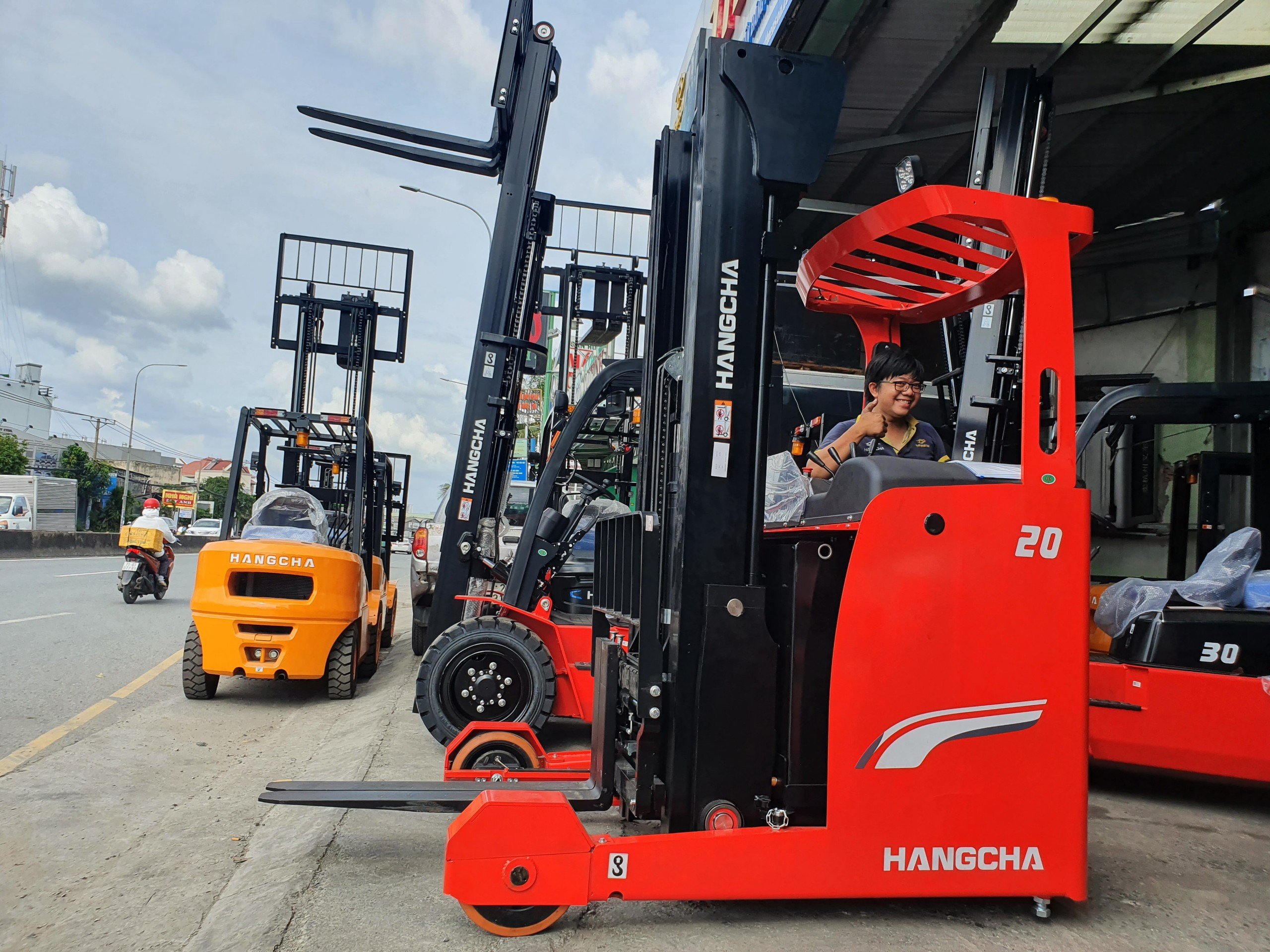 Xe nâng reack truck 2 tấn