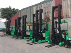 Thuê xe nâng điện đứng lái mới
