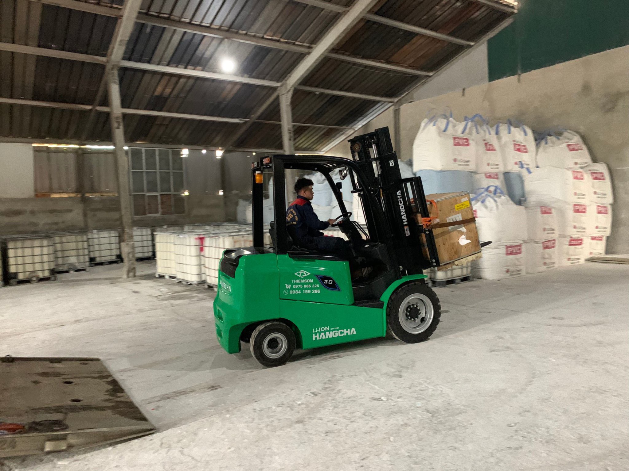 Thuê xe nâng điện lithium 3 tấn Hangcha