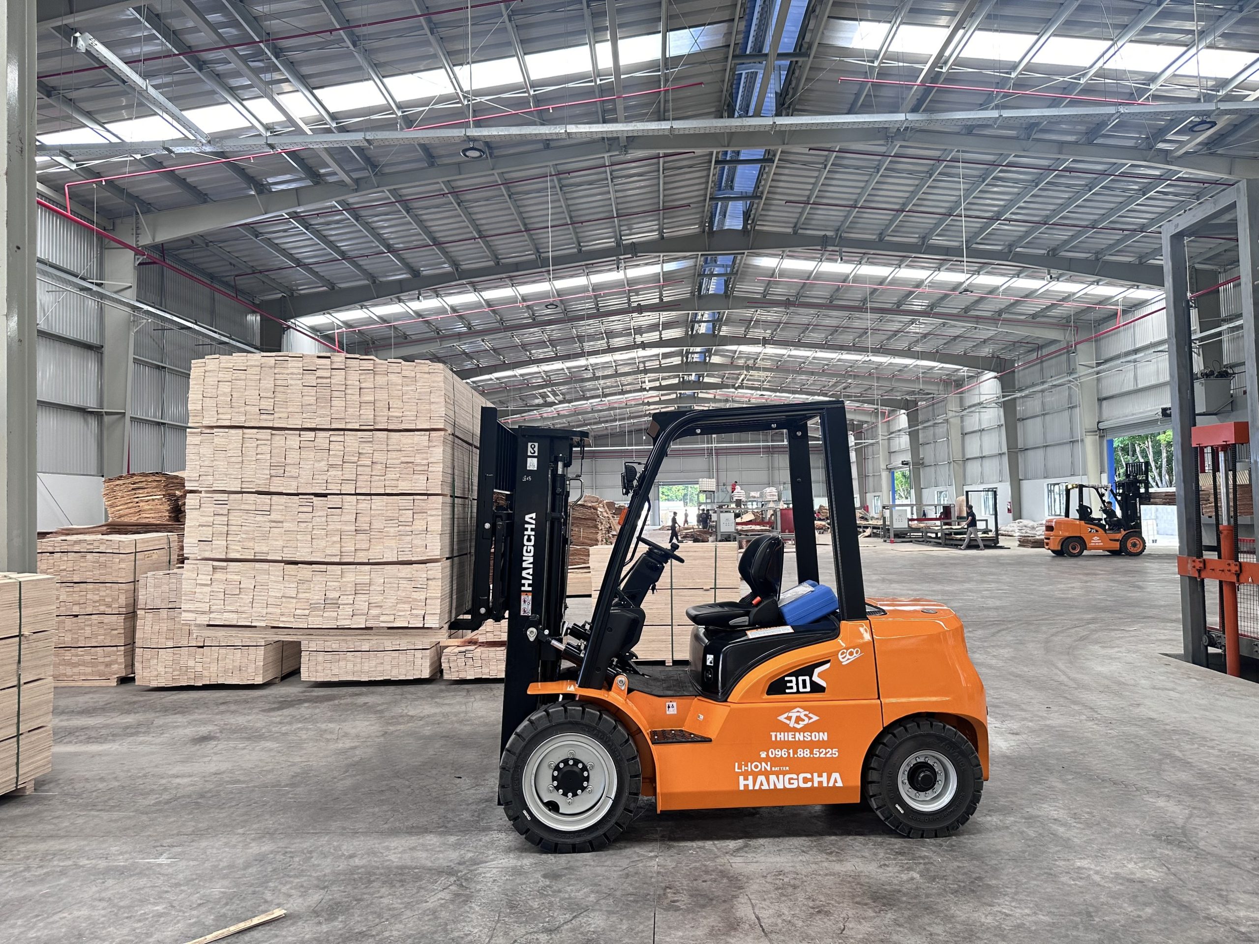 Cho thuê xe nâng điện 3 tấn lithium
