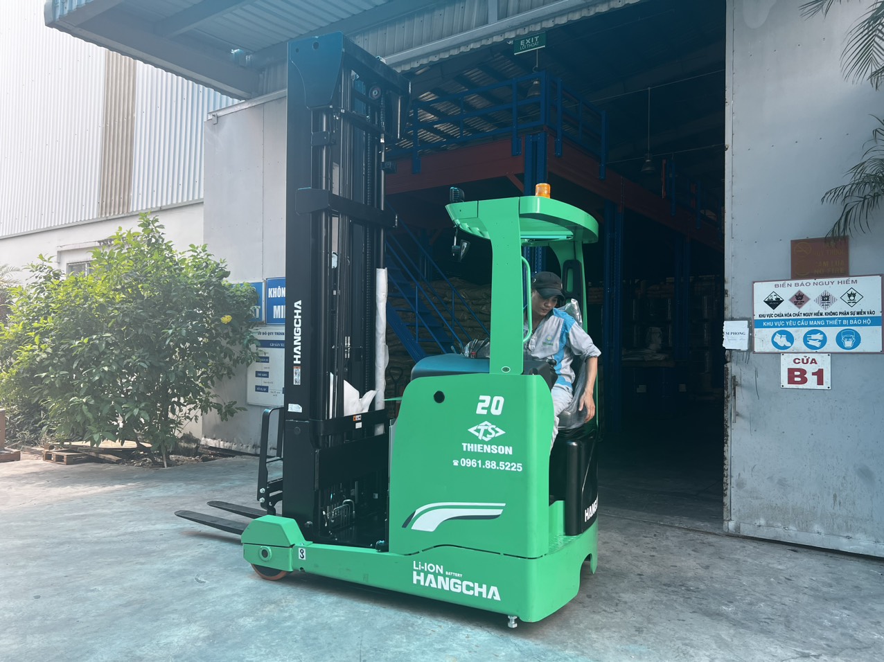 Thuê xe nâng mới dài hạn