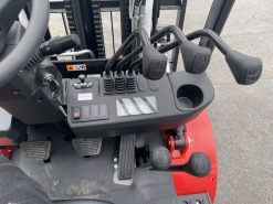 Xe nâng số sàn