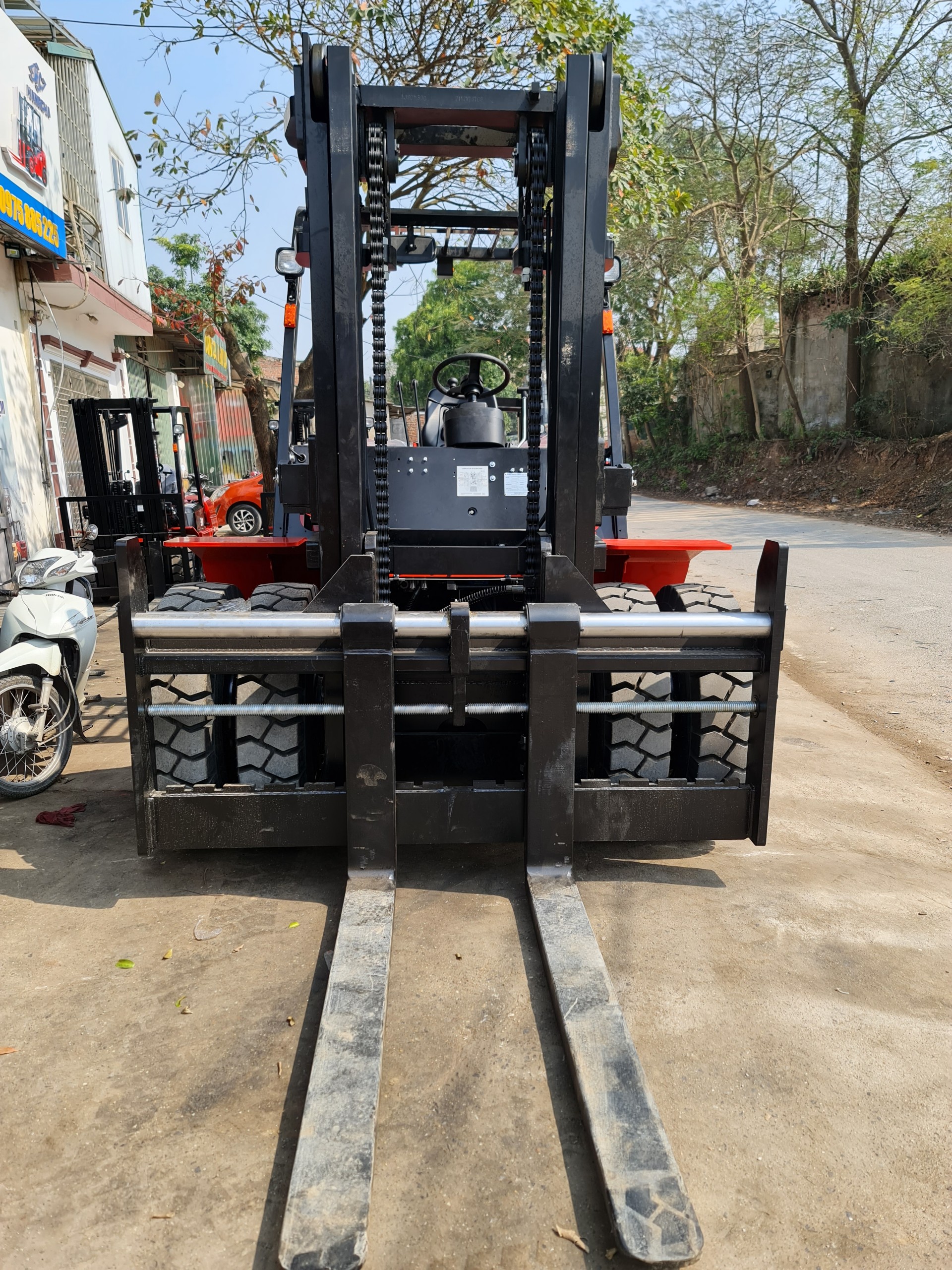 gia-xe-nang-container-rong Giá xe nâng container rỗng