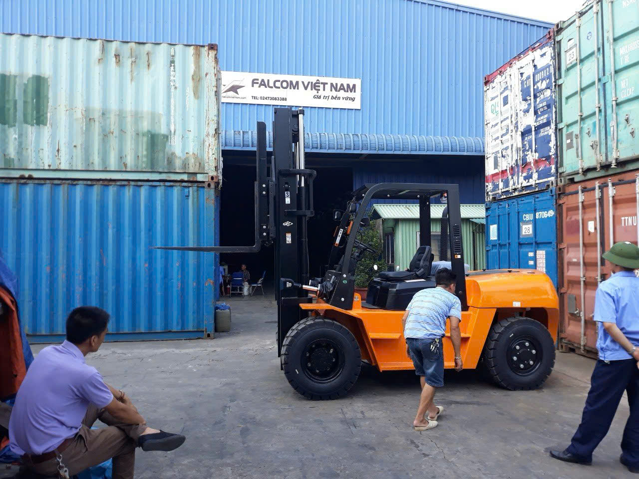 Xe nâng container rỗng 7 tấn