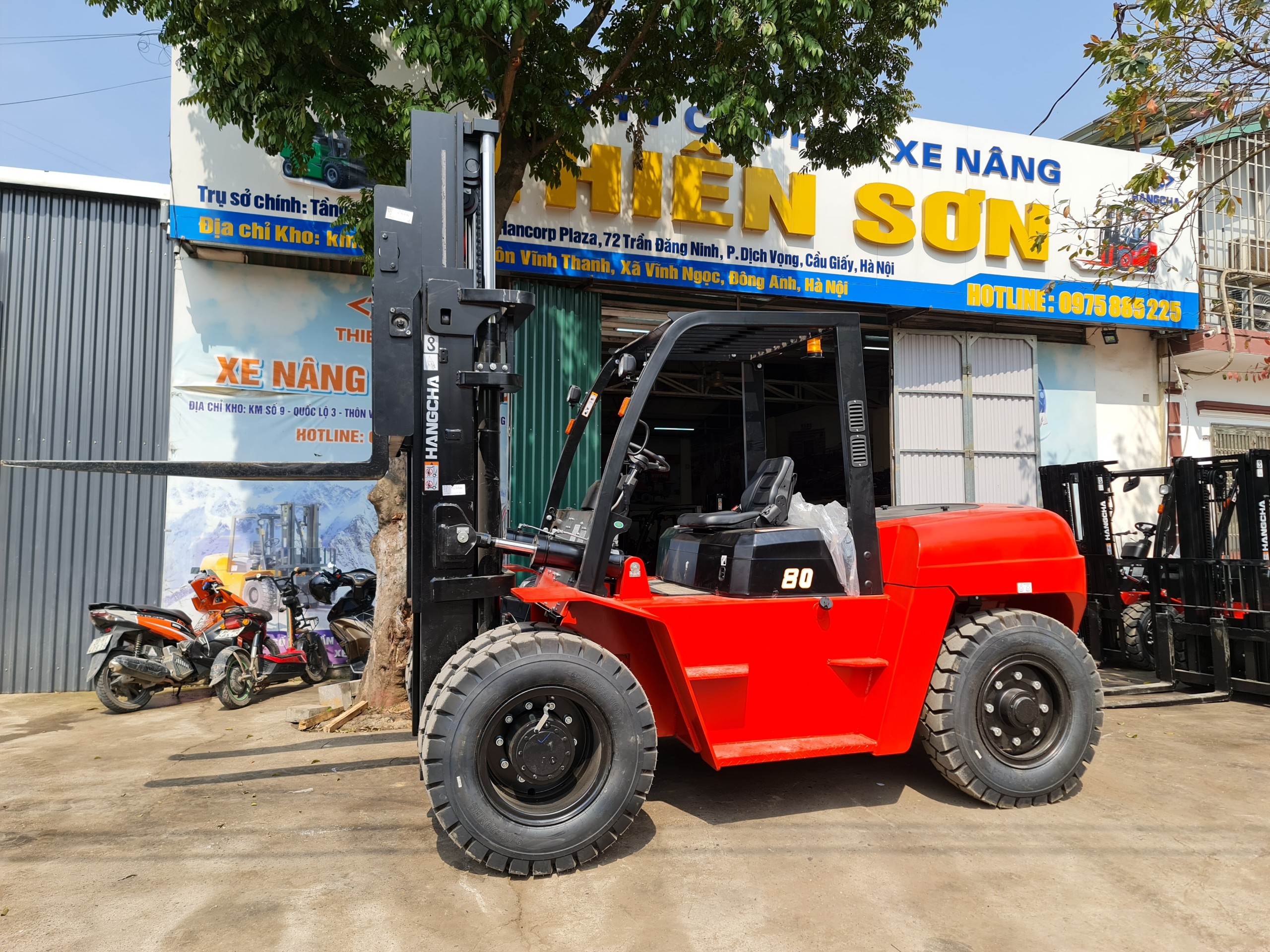 Xe nâng container rỗng 8 tấn