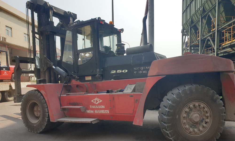 Xe nâng dầu 25 tấn giá tốt