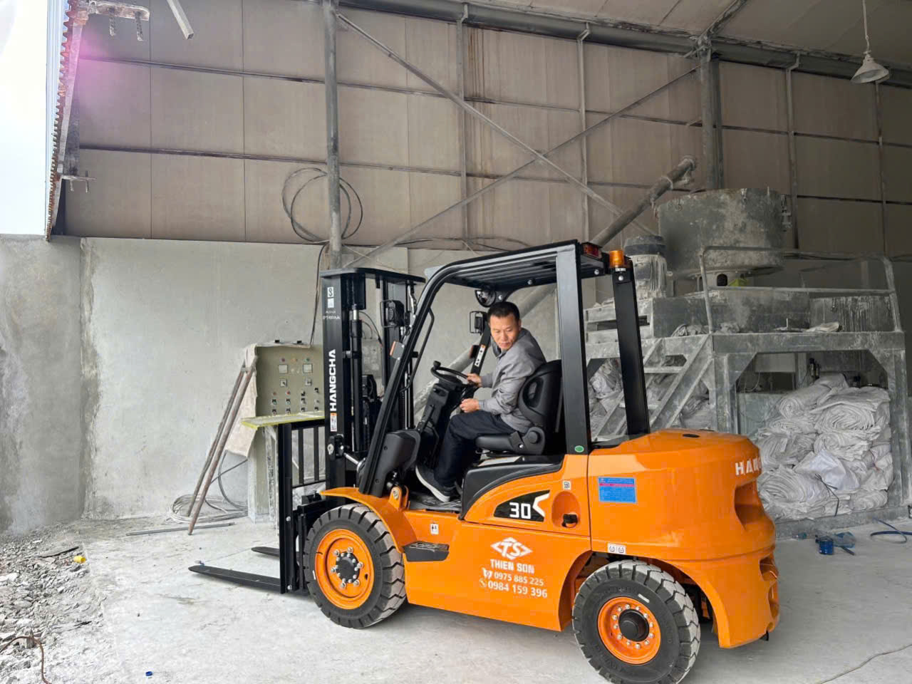 Xe Nâng Dầu 3 Tấn Động Cơ Nhật Hangcha